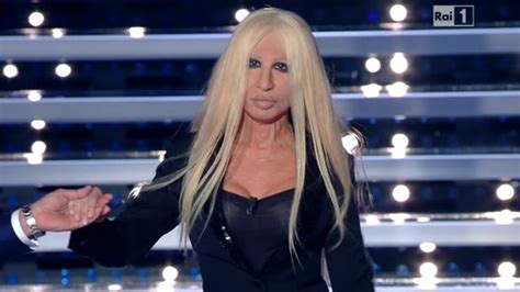 virginia raffaele sanremo 2016 donatella versace|SANREMO 2016 VIRGINIA RAFFAELE E' DONATELLA .